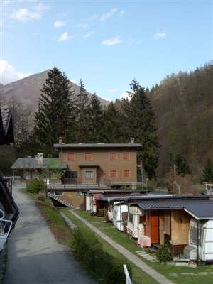 CAMPEGGIO AI DINELLI ***